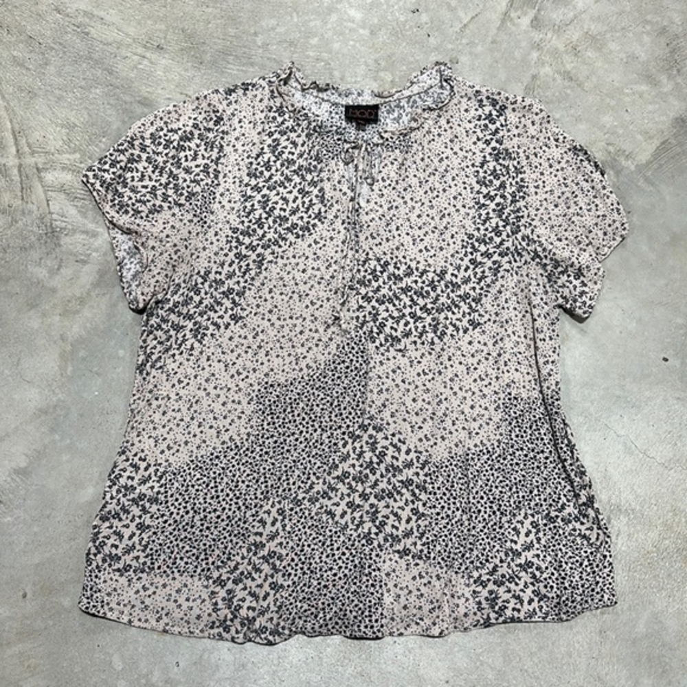 Cream color blue flower‎ front tie top / Size M / MOD Lusive brand